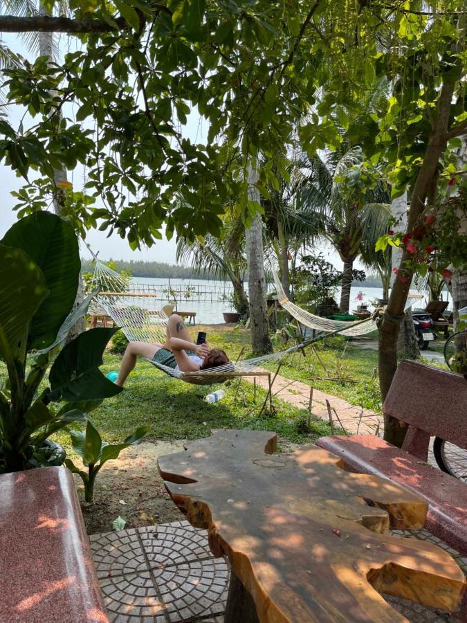 Coral Riverside Homestay & Hostel Хой Ан Екстериор снимка